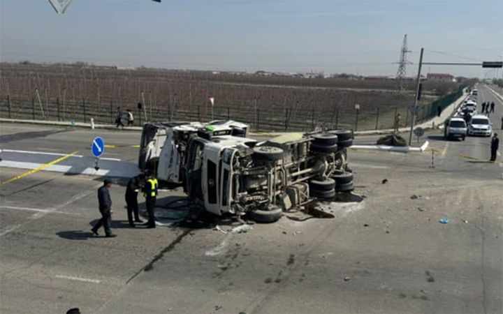 По смертельному ДТП со школьным автобусом в Бухаре завели дело о должностной халатности