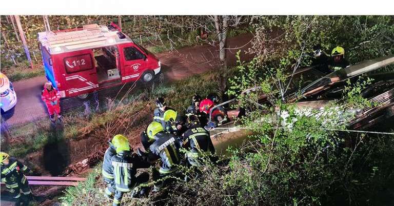 Nella scarpata con l'auto d'epoca: grave il conducente di 45 anni