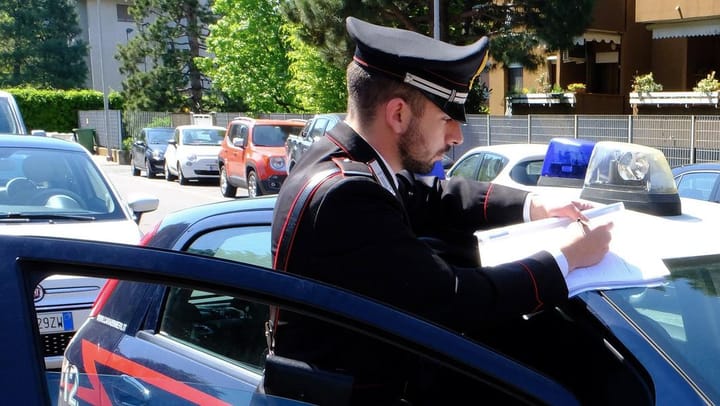 Ladri in azione all'ottica Tassi di Ascoli: bottino da migliaia di euro