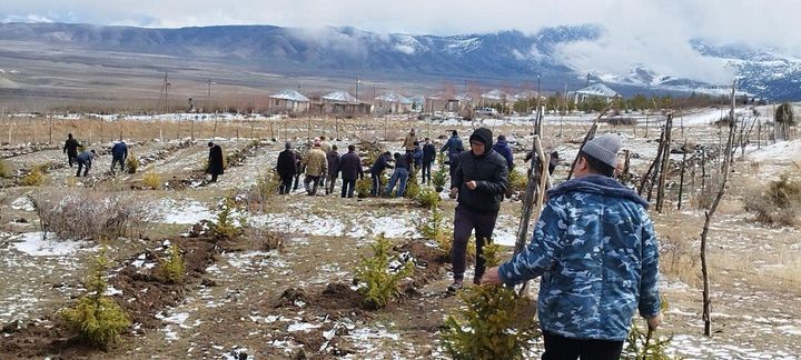 В Баткенской области более 17 тыс. человек приняли участие в субботнике