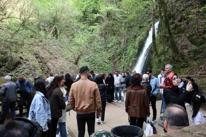 Düzce'nin doğa harikası şelaleleri bayram tatilinde ilgi odağı oldu