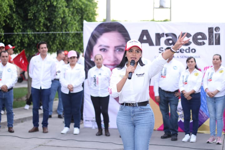 Promete Araceli Saucedo una economía social democratizada