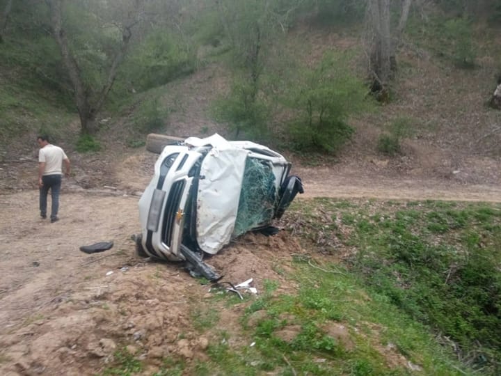 В Бостанлыке автомобиль разбился, упав с обрыва. Видео