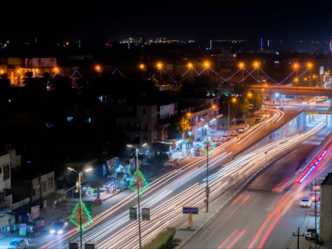 كربلاء.. سارق يلقي بنفسه من جانب نفق بعد محاصرته