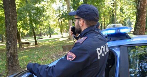 Parco Cappuccini, tenta di ingerire le dosi di cocaina: fermato dalla polizia ed espulso