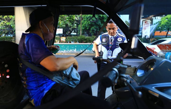 Marcos halts order vs higher fines for illegal parking