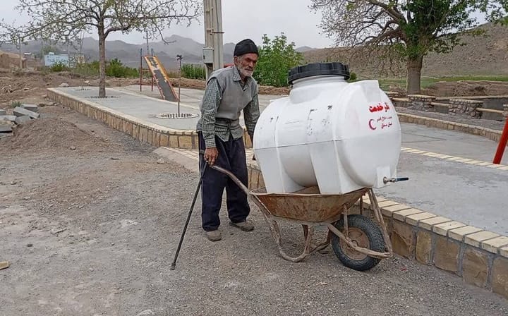 ۲۰ تانکر آب در روستاهای محروم بخش بیارجمند شاهرود توزیع شد