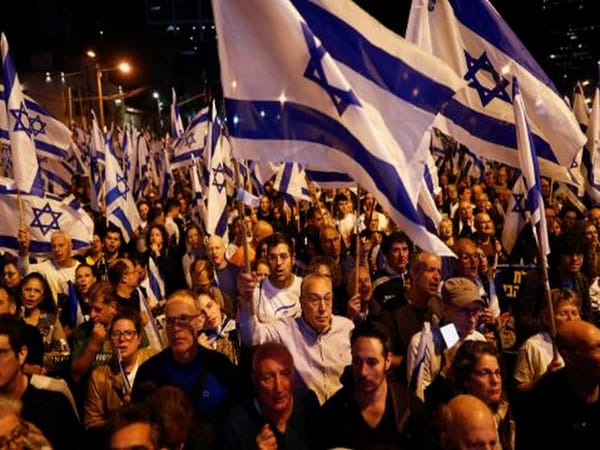 Thousands rally in Tel Aviv against Netanyahu government, in support of hostage deal