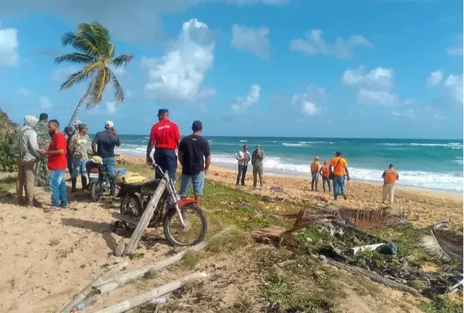 Mujer muere tras volcarse embarcación desafío advertencia de peligro en medio fuertes oleajes excursión Las Galeras - 7dias.com.do