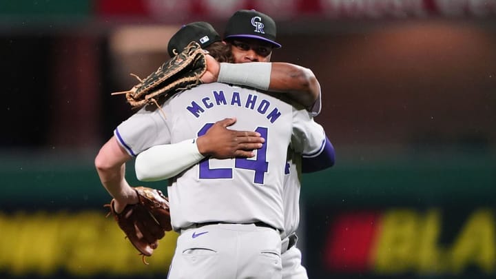 Rockies end dubious streak with wire-to-wire win