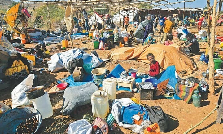 1,000 refugees flee Ethiopian camp