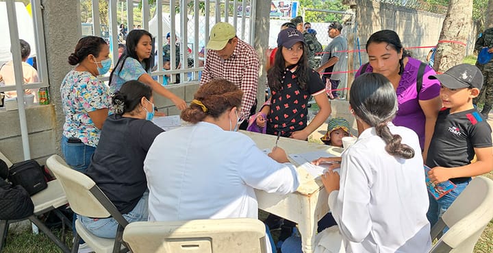 Batallón de Ingenieros realiza brigada médica en Los Chagüites - Diario La Tribuna