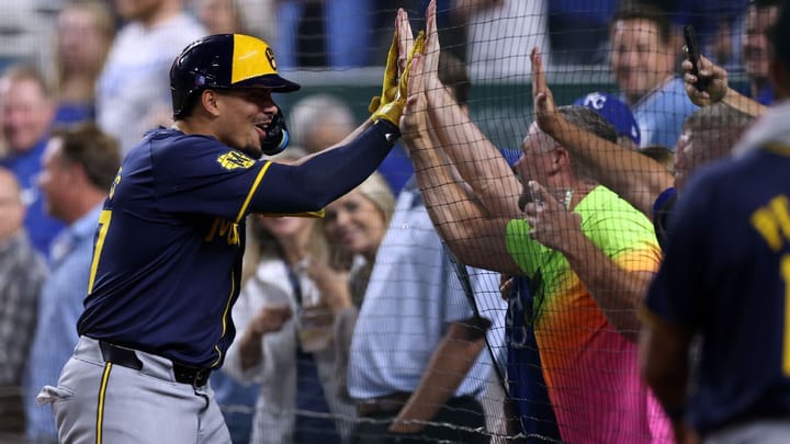 Adames calls shot to fans, delivers GW HR in 9th