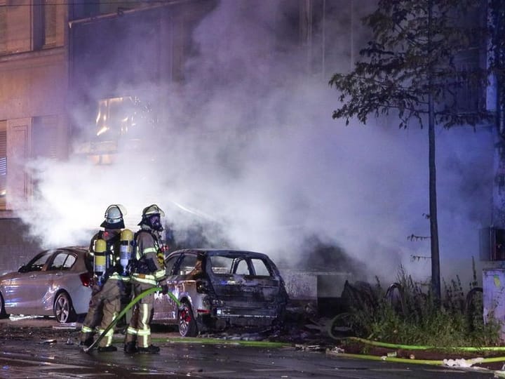 Explosion in Düsseldorf: Viele Fotos von der Unglücksstelle