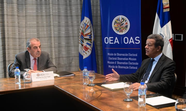 Leonel sostiene encuentro con Misión de la OEA y pide vigilar compra de cédulas