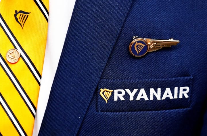 Ryanair sees flat to modestly higher summer fares after record FY profit