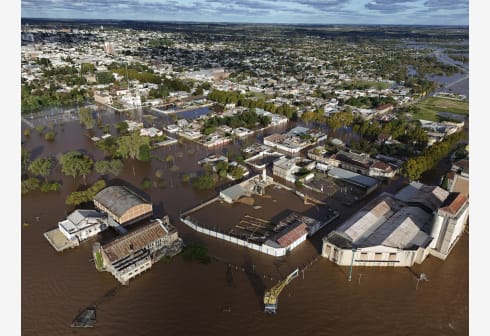 Casi 3 mil personas siguen desplazadas por inundaciones en Uruguay