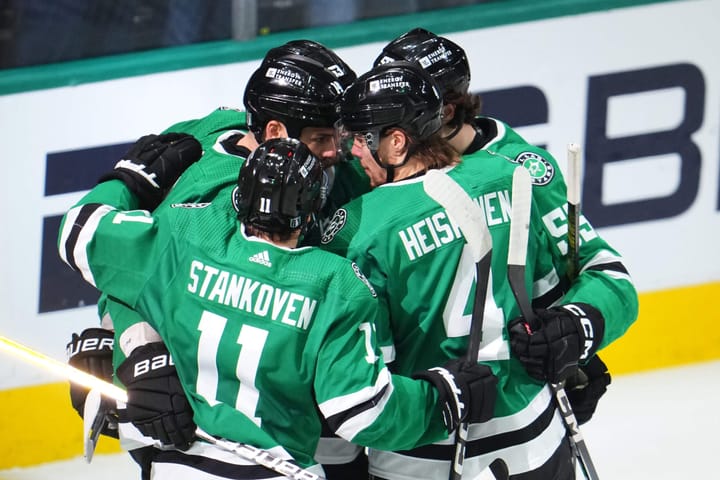 Lazerus: Stars' 'old guys' leading the charge from behind, living up to the team motto