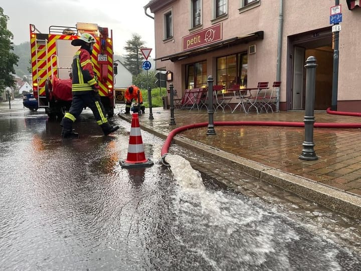 Bäche treten massiv über die Ufer: Mehrere Erfurter Ortsteile betroffen