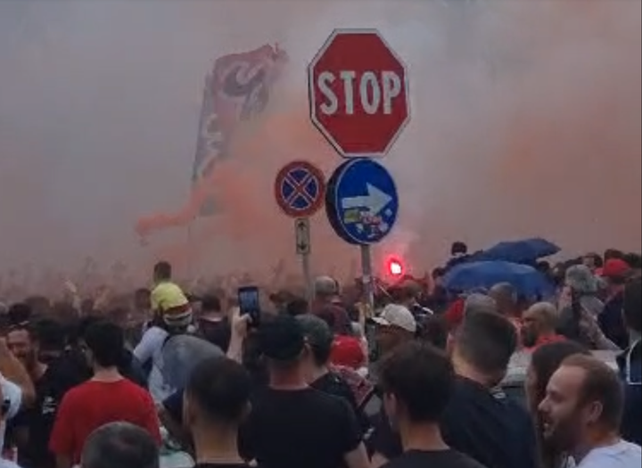 Tifosi del Bari in piazza: corteo contro la dirigenza del club e la multiproprietà