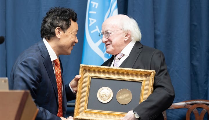 QU Dongyu honours the President of Ireland with the FAO Agricola Medal