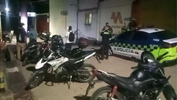 Reportan explosión en establecimiento comercial de Neiva: hombres en motocicleta habrían lanzado el artefacto