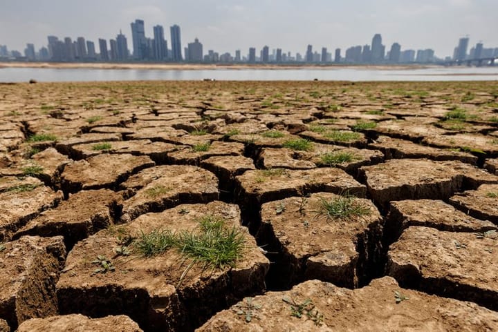 Flooding hits China's south, temperatures sizzle elsewhere